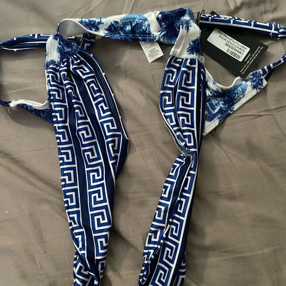 Pretty little thing Greek bikini top in size 2 - Picture 5 of 6